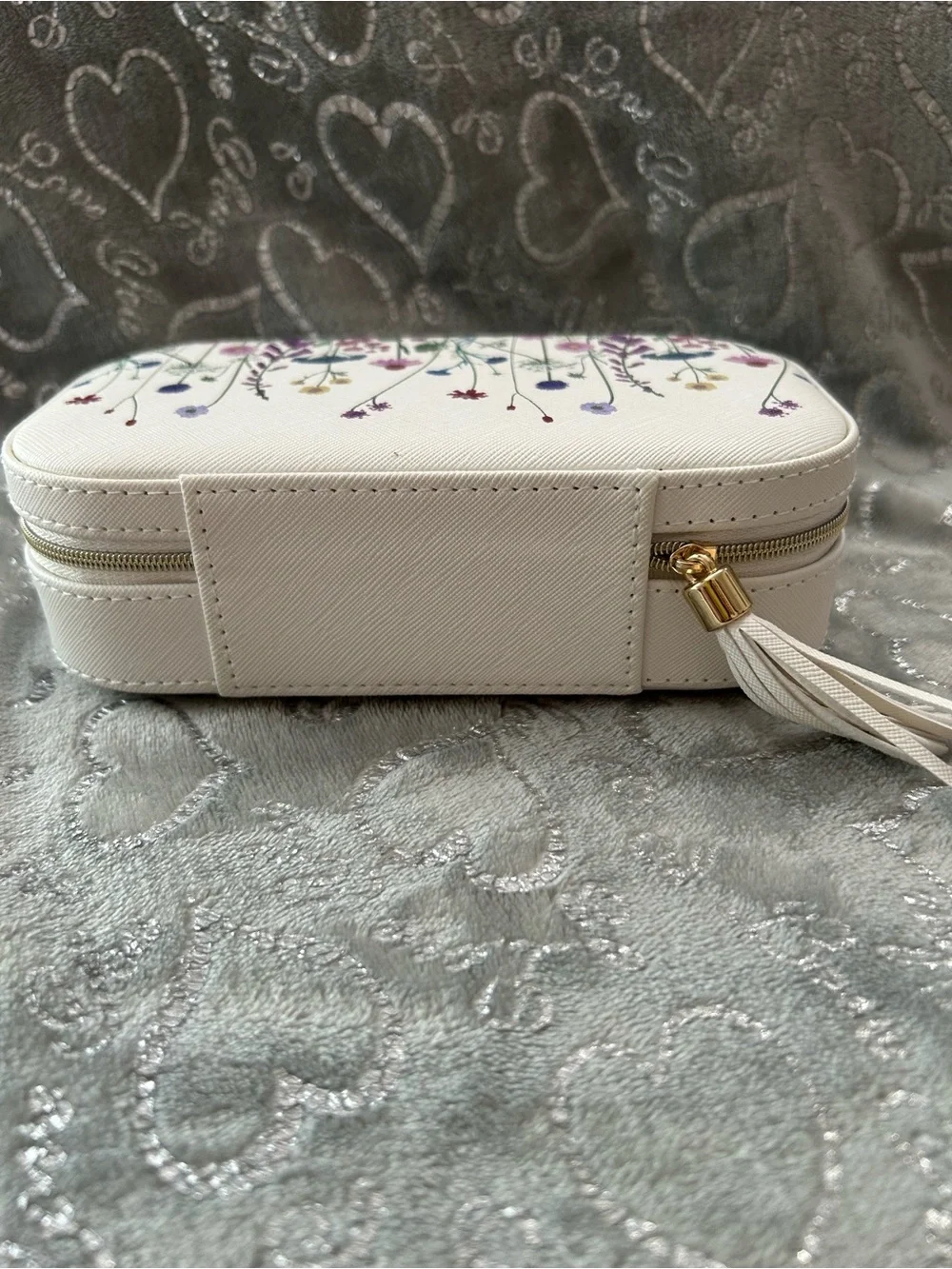 cupcakes & cashmere white wristlet